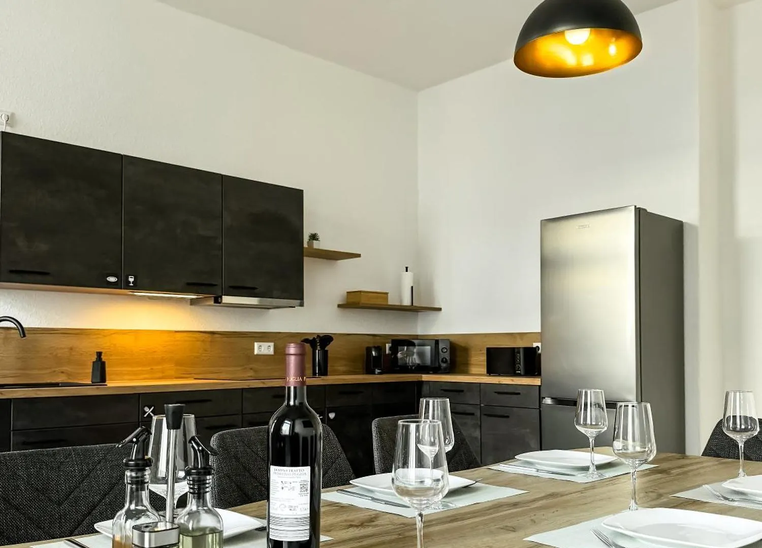 Stobbe Stays I Zentral I Parkplatz I Kingsize I 116Qm Hannover Apartment
